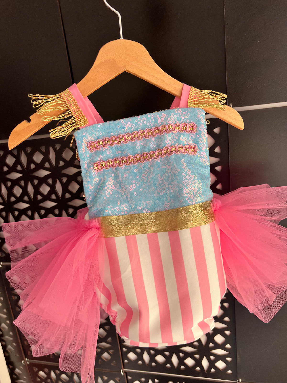 Circus sirk yılbaşı konsepti pembe